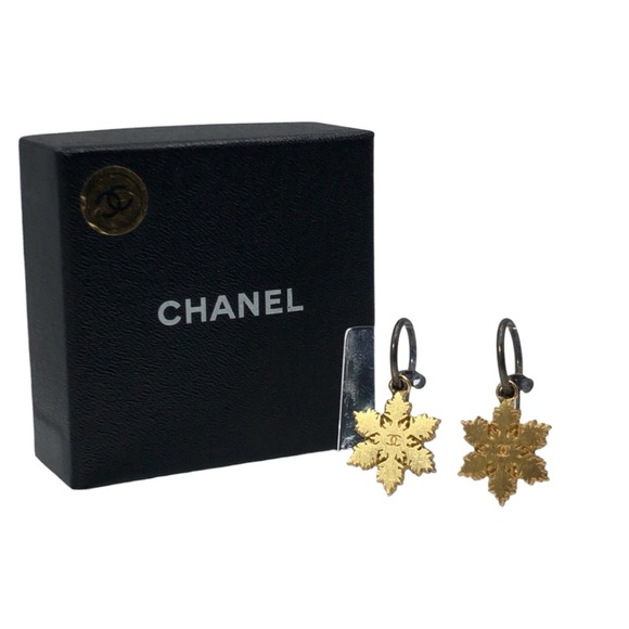 Authentic CHANEL gold plated snowflake earrings ❄️ - Picture 2 of 5